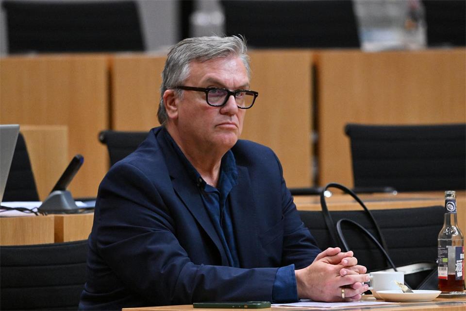 Hape Kerkeling ist Enkel eines NS-Opfers. Seine Meinung zu einem AfD-Verbotsverfahren äußerte er bei einer Anhörung im Thüringer Landtag.Martin Schutt/dpa