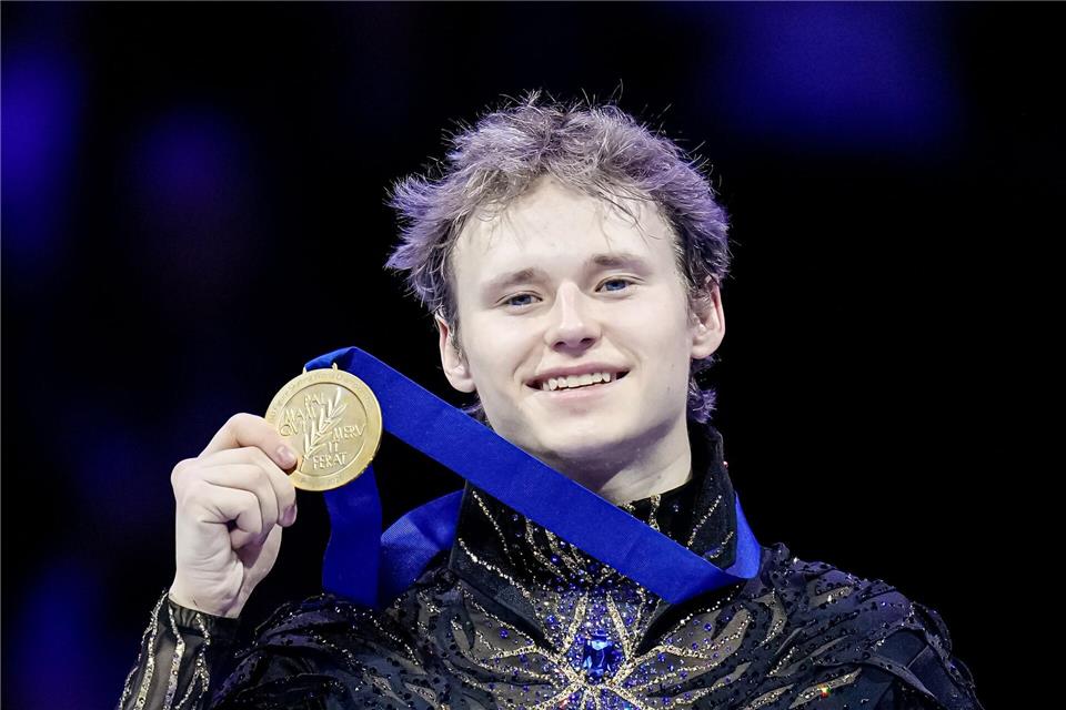 Happy End einer langen Saison für Ilia Malinin.Petr David Josek/AP/dpa