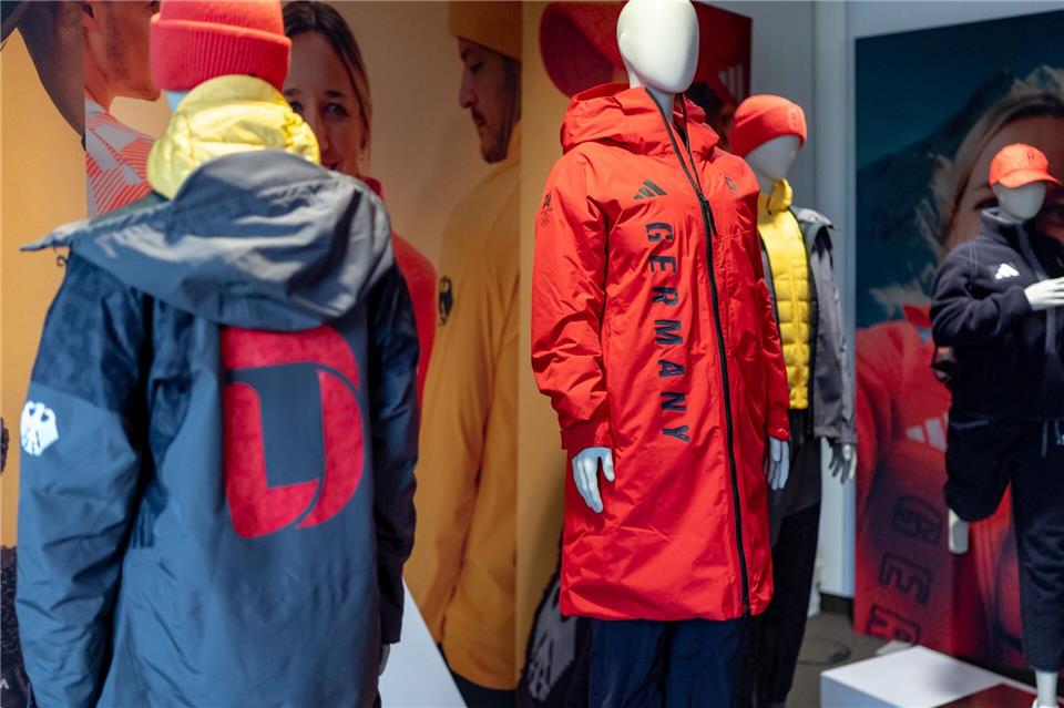 Harald Glööckler findet die Klamotten der Deutschen langweilig. (Archivbild)Daniel Karmann/dpa