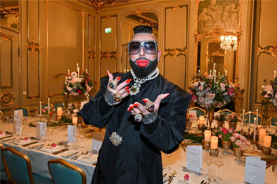 Harald Glööckler kann der Olympia-Bekleidung des deutschen Teams nichts abgewinnen. (Archivbild) Jens Kalaene/dpa