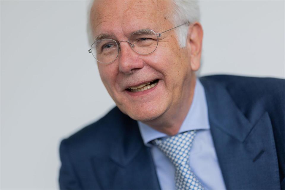Harald Schmidt ist gegen einen Kanzlersturz.Rolf Vennenbernd/dpa