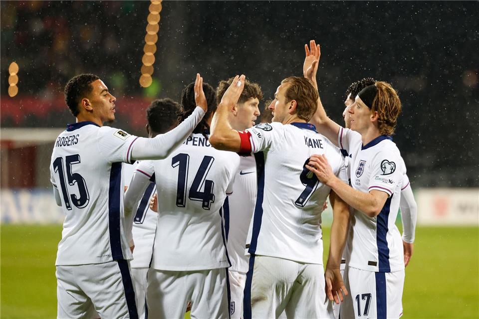 Harry Kane (2.v.r.) erzielte zwei Tore für EnglandMindaugas Kulbis/AP/dpa