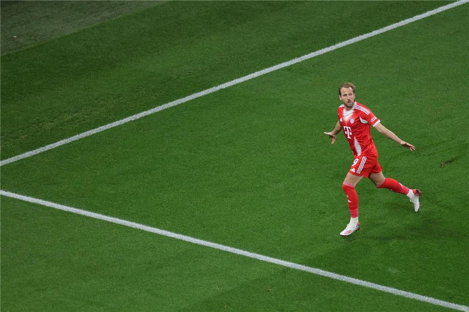 Harry Kane feiert sein Tor zum 1:0.Rolf Vennenbernd/dpa