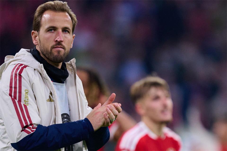 Harry Kane klatscht nach dem 6:1 gegen Magdeburg.Sven Hoppe/dpa