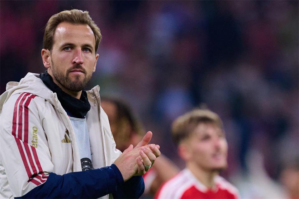 Harry Kane klatscht nach dem 6:1 gegen Magdeburg.Sven Hoppe/dpa