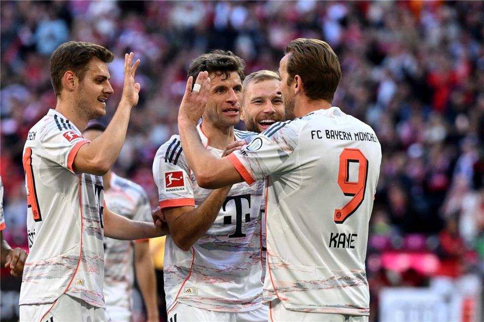 Harry Kane (r) erzielt den Treffer zum 1:0.Sven Hoppe/dpa