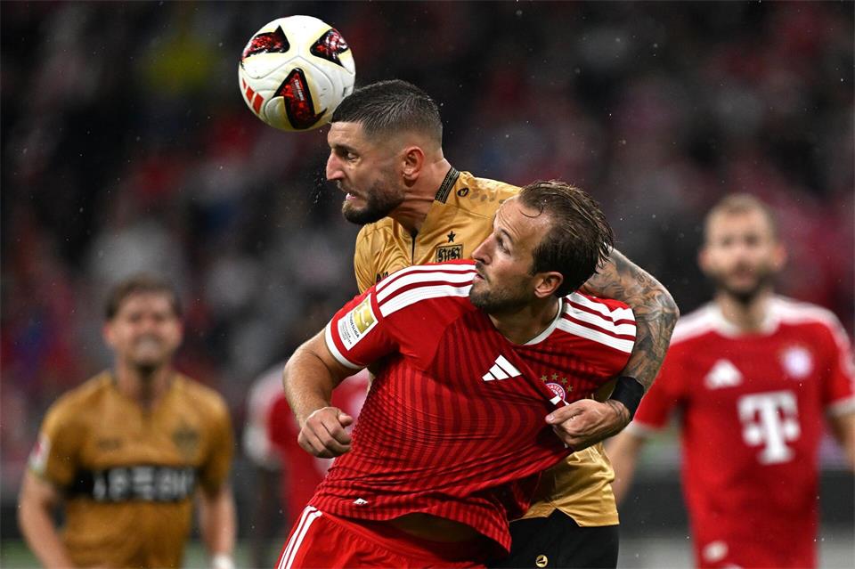 Harry Kane (vorne) in Aktion gegen Stuttgart. Sven Hoppe/dpa