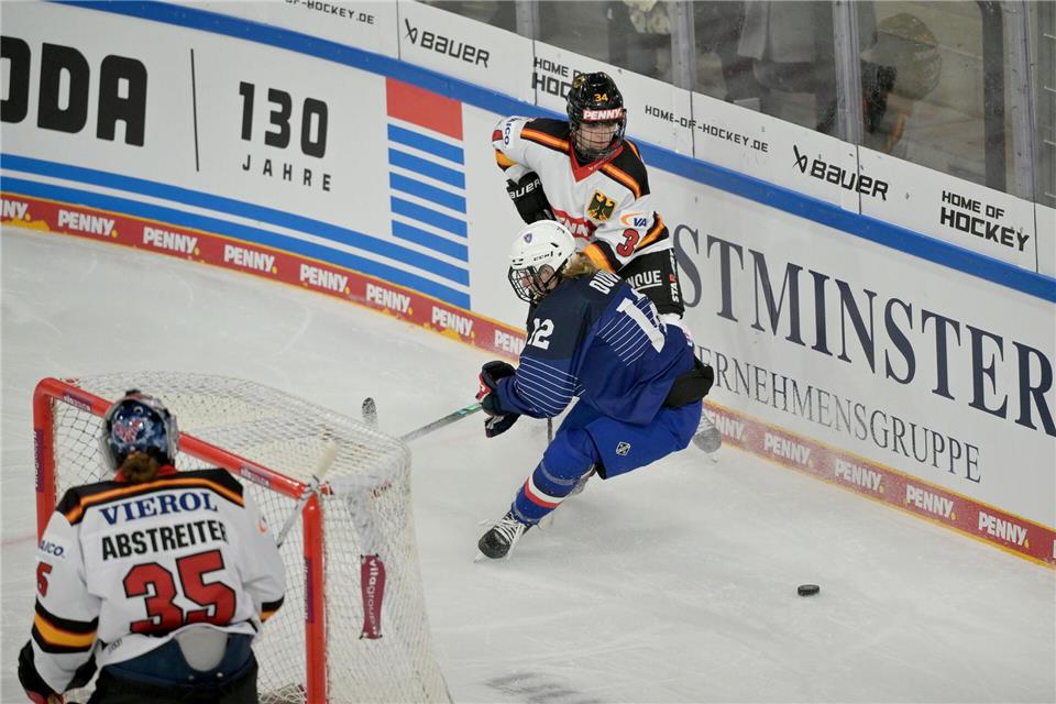 Harte Kampf zum Auftakt für das deutsche FrauenteamPeter Kneffel/dpa