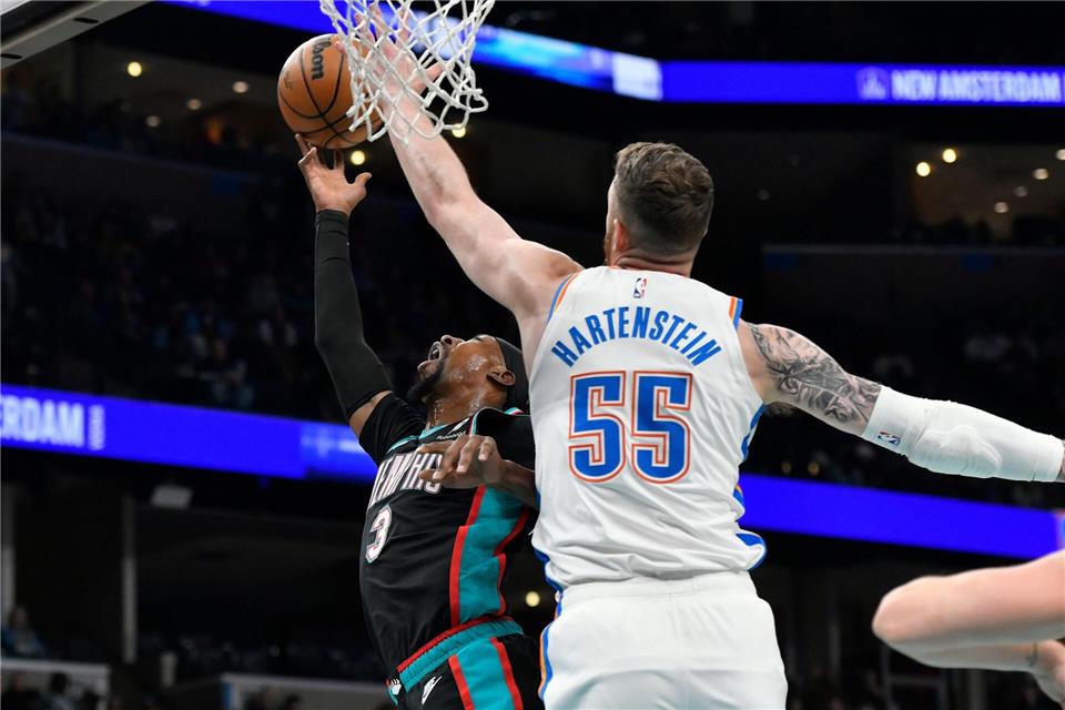 Hartenstein (rechts) und OKC sind in der NBA das Maß der Dinge.Brandon Dill/AP/dpa