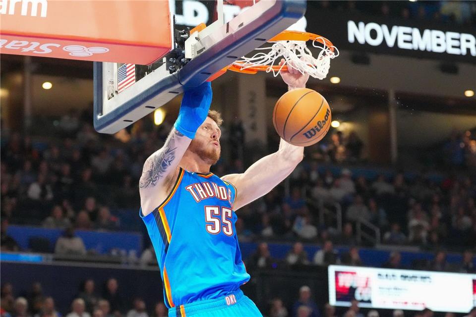 Niederlagen-Serie der Magic in NBA vorbei Hartensteins Dunks sorgten für Stimmung und den nächsten Sieg des Titelverteidigers.Kyle Phillips/AP/dpa