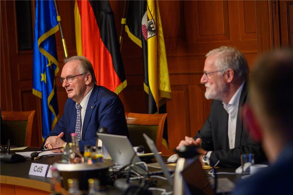 Haseloff dankte den Ministerinnen und Ministern und den Koalitionsfraktionen CDU, SPD und FDP für die Zusammenarbeit.Klaus-Dietmar Gabbert/dpa