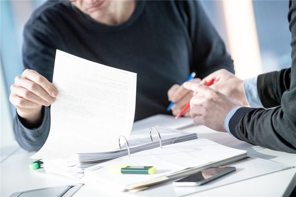 Hat Ihr Versicherer Ihnen gekündigt? Dann sollten Sie diesen unbedingt darum bitten, die Kündigung zurückzunehmen. Sonst kann es bei der Suche nach einem neuen Anbieter schwierig werden.picture alliance / dpa Themendienst