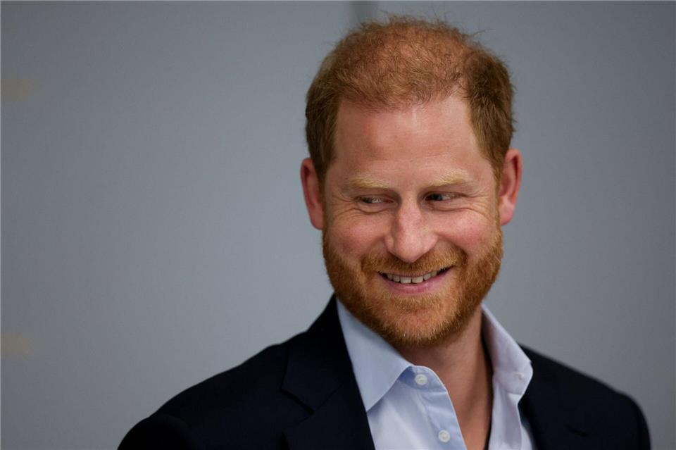 Hat Prinz Harry wieder Grund zu lachen? Britische Medien spekulieren über eine sich abzeichnende Versöhnung mit seinem Vater König Charles.Suzanne Plunkett/PA Wire/dpa