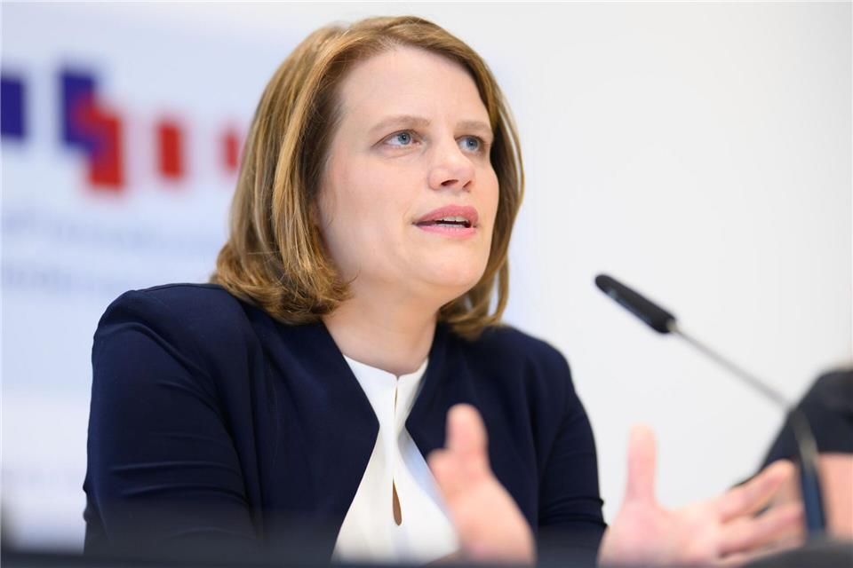 Hat als VW-Aufsichtsrätin die niedersächsische Industrie im Blick: Kultusministerin Julia Willie Hamburg. (Archivbild)Julian Stratenschulte/dpa