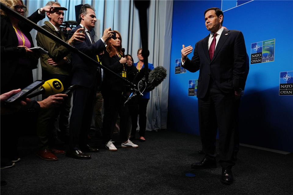 Hat bei seinen Nato-Verbündeten um Unterstützung für einen „Plan B“ zur Öffnung der Straße von Hormus geworben - US-Außenminister Marco Rubio. Julia Demaree Nikhinson/Pool AP/AP/dpa