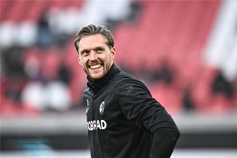 Hat beim SC Freiburg verlängert: Torhüter Florian Müller. (Archivbild)Silas Stein/dpa