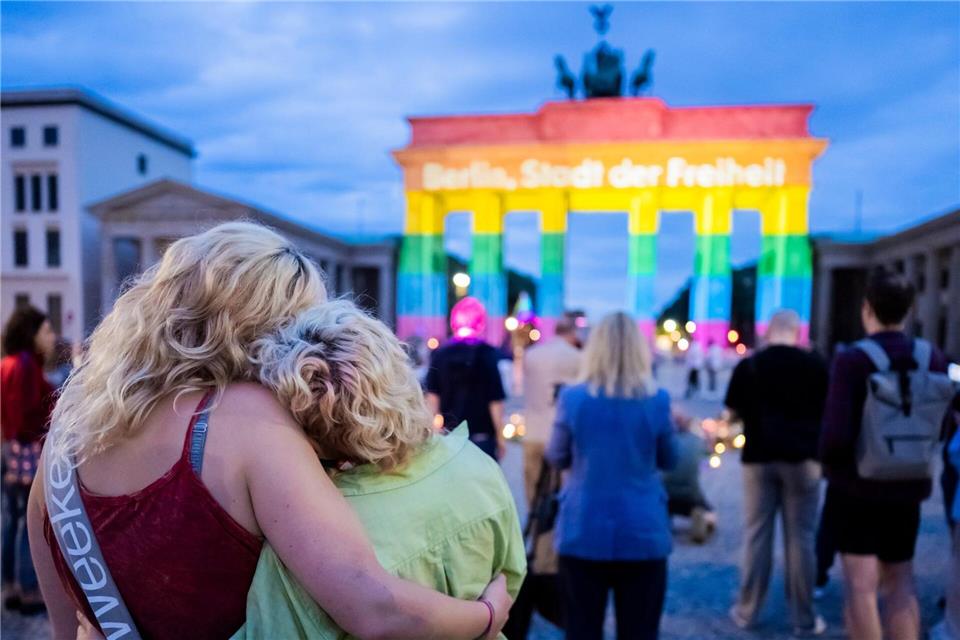 Hat der Anschlag am Rande des CSD in Berlin Folgen für die bevorstehenden Wahlen? (Symbolbild) Christoph Soeder/dpa
