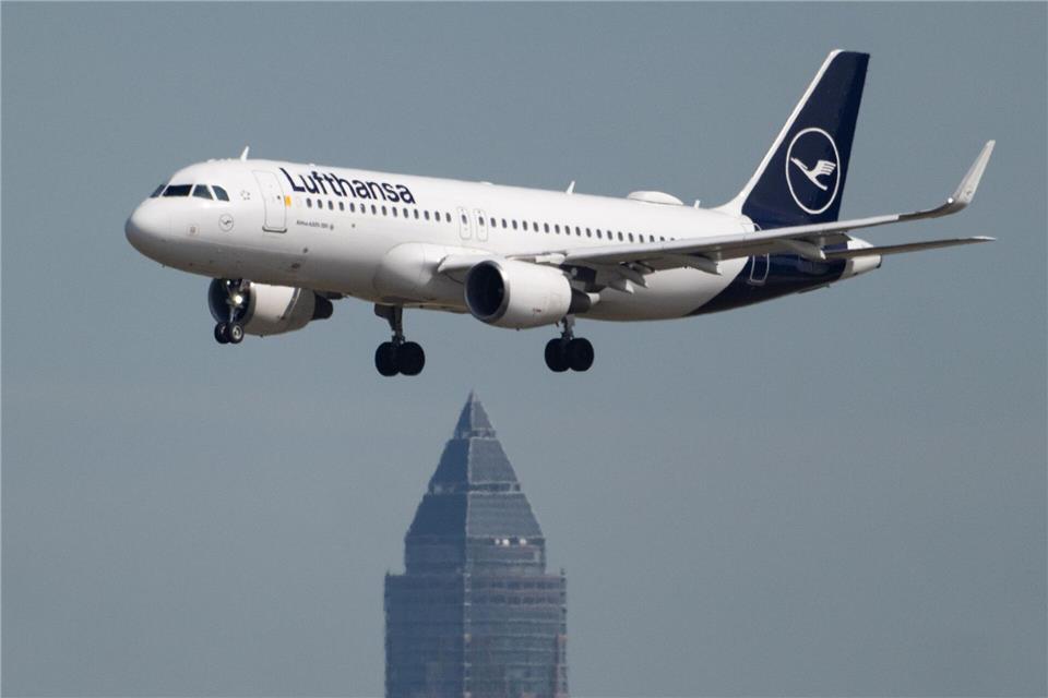 Hat die Lufthansa für den Sommer genug Personal an Bord? Die Gewerkschaft Ufo hat Zweifel. Boris Roessler/dpa