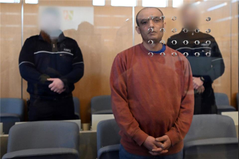 Hat die Tat einem Psychiater gestanden: der Angeklagte. (Archivbild)Federico Gambarini/dpa