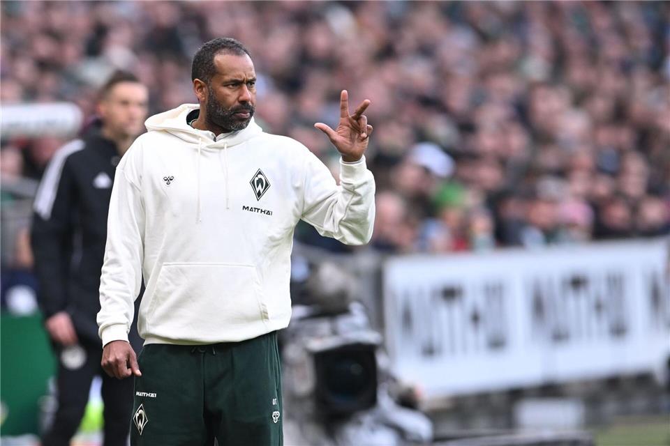 Hat mit Personalproblemen zu kämpfen: Werder-Trainer Daniel Thioune (Archivbild)Carmen Jaspersen/dpa