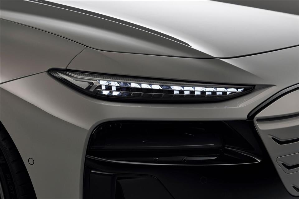 Hat mit klassischen Scheinwerfern nicht mehr viel zu tun: Ein digitaler Matrix-LED-Scheinwerfer im Audi A6 e-tron.Audi AG/dpa-tmn