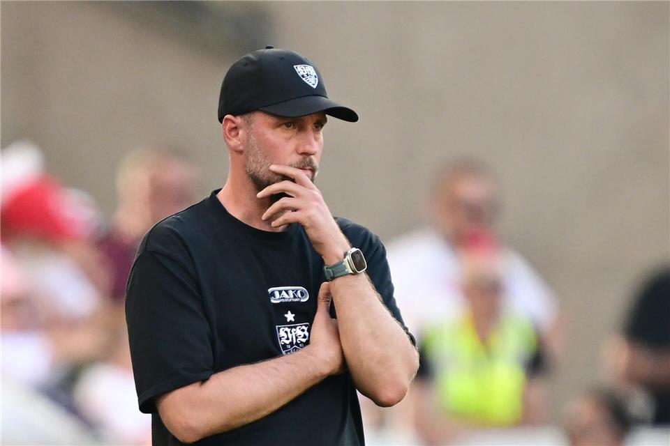 Hat seinen Kader für die Europa League nominiert: VfB-Trainer Sebastian Hoeneß. (Archivbild)Bernd Weißbrod/dpa