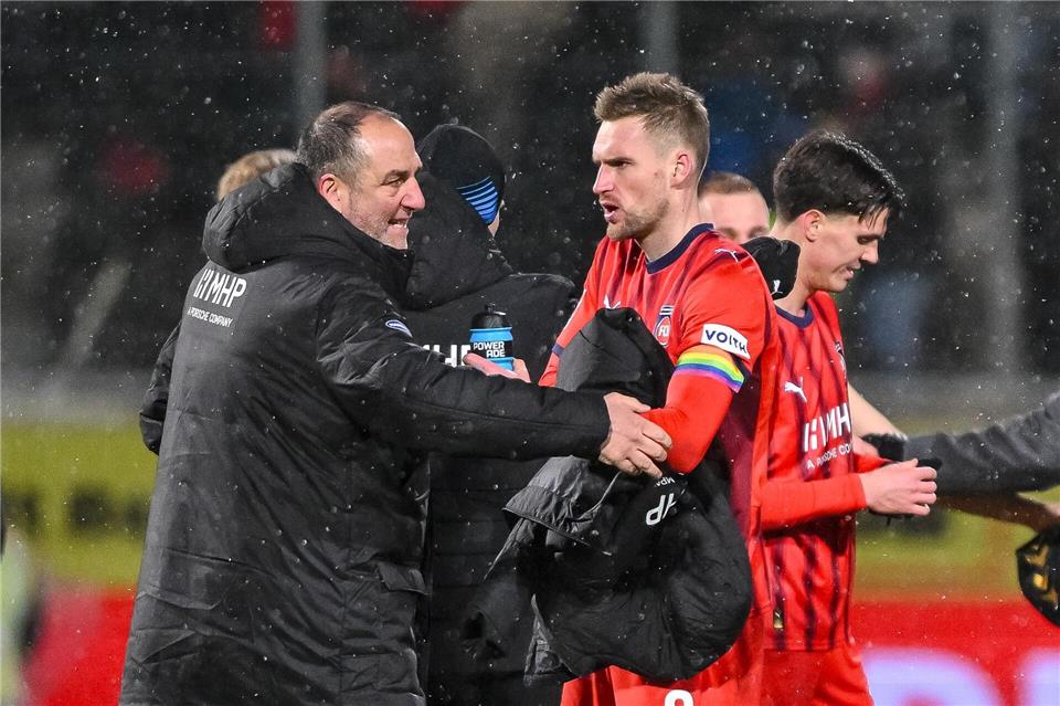 Hat sich das Vertrauen von Trainer Frank Schmidt (l) erarbeitet: Patrick Mainka. Harry Langer/dpa