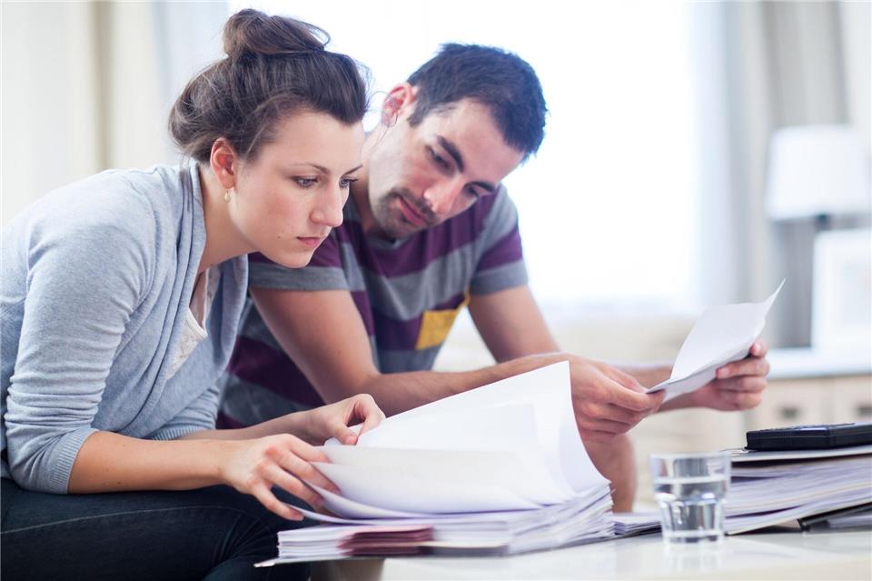 Hat sich der Verbrauch im Vergleich zu den Vorjahren drastisch geändert? Ein Vergleich lohnt, denn das Fehlerpotenzial bei Heizkostenabrechnungen ist hoch.Christin Klose/dpa-tmn