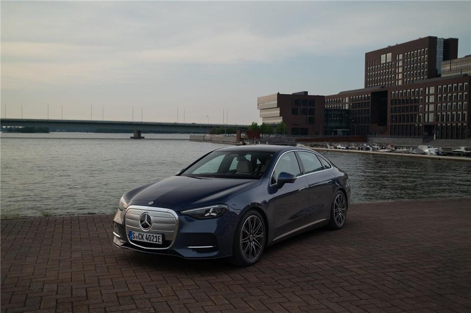 Hat sich lang gemacht: In der Länge ist die C-Klasse hier um fast 15 Zentimeter gewachsen.Mercedes-Benz AG/dpa-tmn