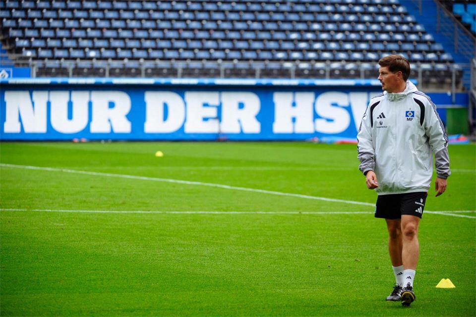 Hat weiter das Sagen beim HSV: Trainer Merlin Polzin. Gregor Fischer/dpa