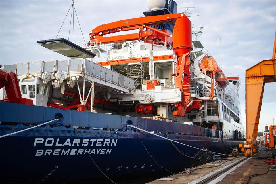 Hat zwei Millionen Seemeilen zurückgelegt: die „Polarstern“. (Archivbild)Sina Schuldt/dpa
