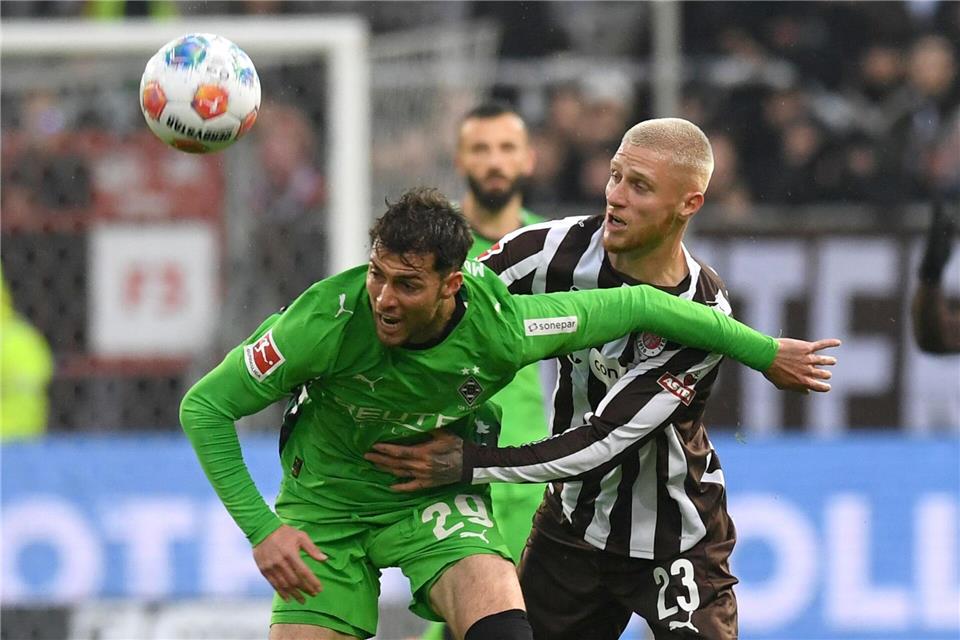 Hatte Pech mit einem Pfostenschuss: Gladbachs Joe Scally. Daniel Bockwoldt/dpa