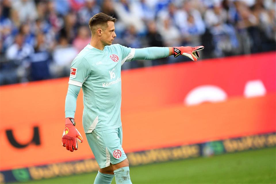 Hatte einen weitgehend ruhigen Nachmittag: Mainz-Torwart Alexander Schwolow.  Daniel Bockwoldt/dpa