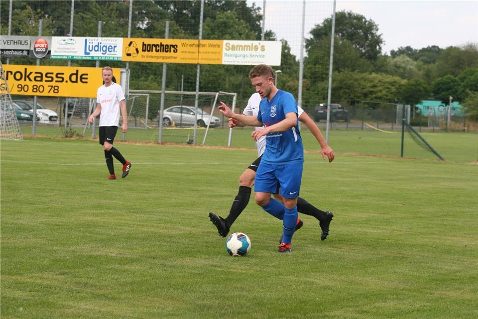 Hatte in der 25. Minute die Hoxfelder Führung auf dem Fuß: Timo Höing erwischte es mit dem Aufsteiger übel in Dülmen.