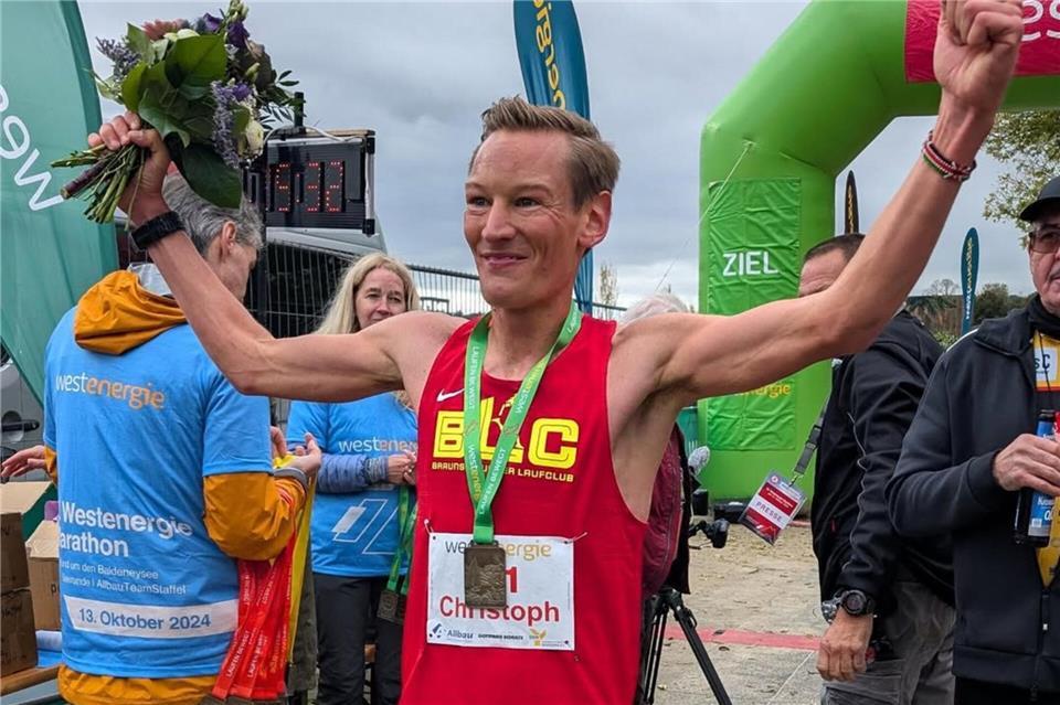 Christoph Uphues siegt beim Essener Marathon Hatte nach seinem Sieg in Essen allen Grund zum Jubel: Der Ramsdorfer Langstreckler Christoph Uphues.
