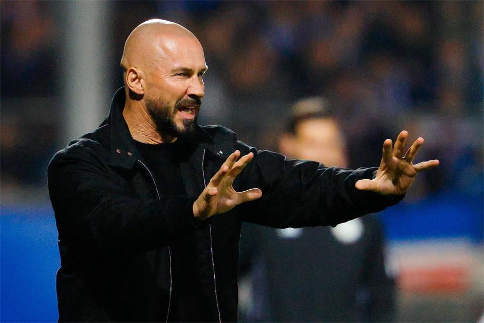 Hatte viel zu dirigieren: Hoffenheims Trainer Christian Ilzer.  Frank Molter/dpa