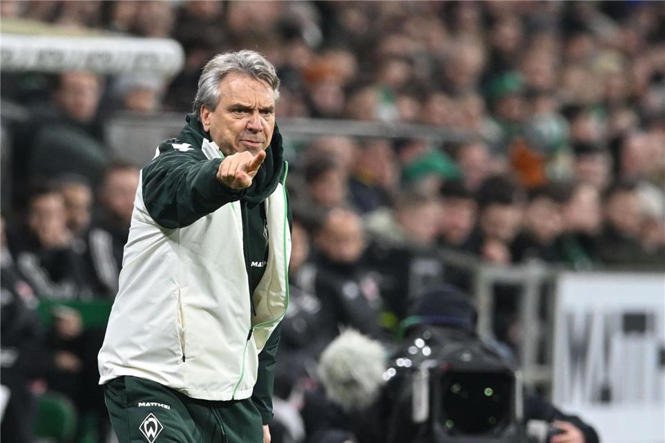Hatte viel zu dirigieren: Werder-Trainer Horst Steffen.--/dpa