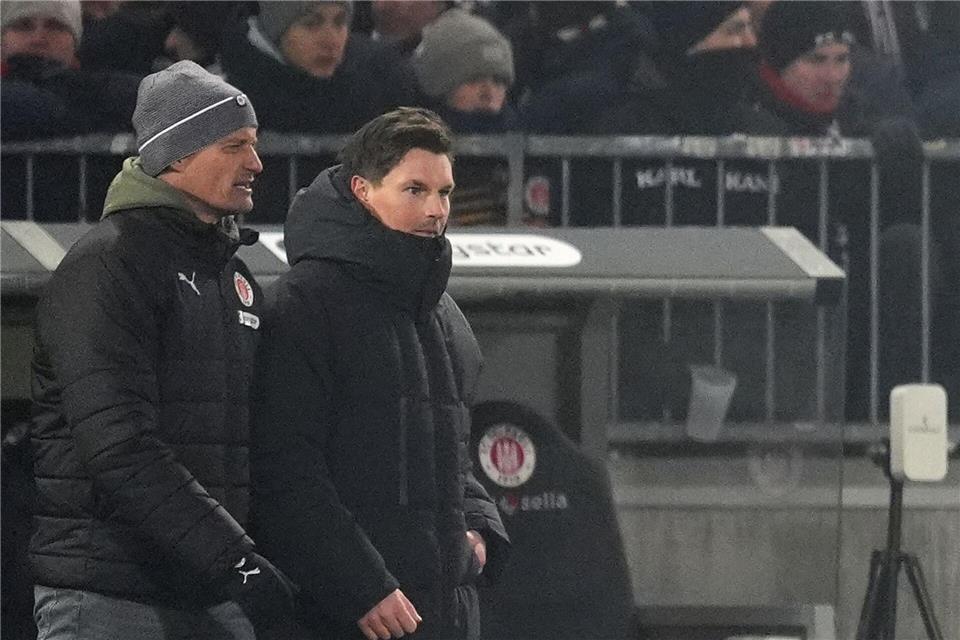 Hatten wenig Gutes beim Stadtderby gesehen: FC St. Paulis Trainer Alexander Blessin (l) und HSV-Kollege Merlin Polzin. Marcus Brandt/dpa