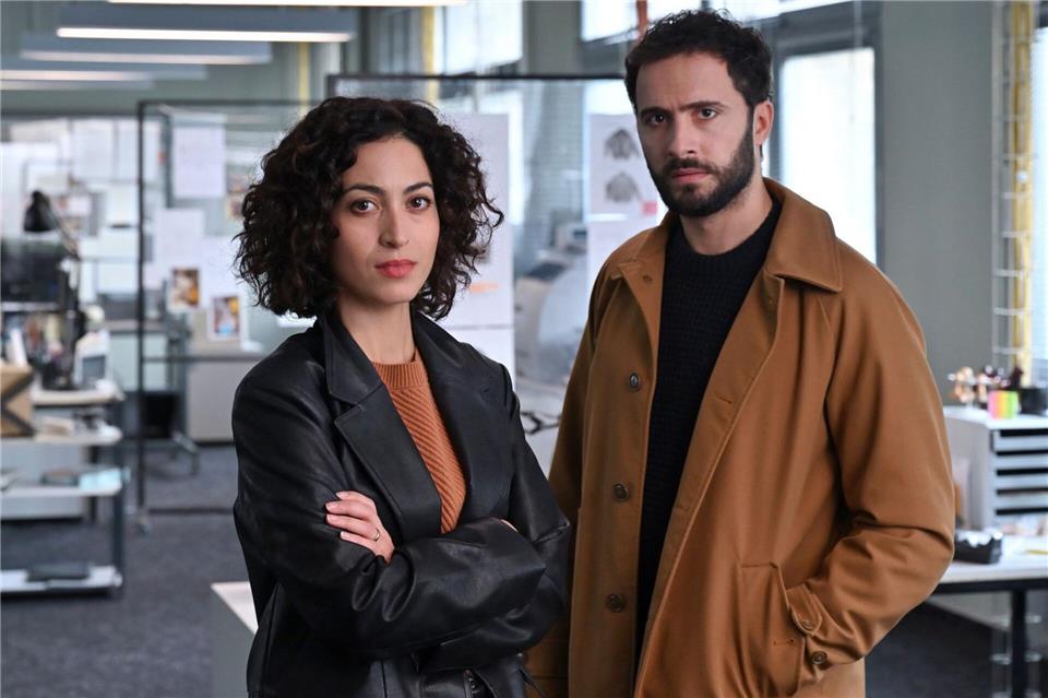 Hauptkommissarin Nadirah (Sabrina Amali) bittet den jungen Rabbiner Samuel (Garry Fischmann) um Unterstützung in einem komplexen und undurchsichtigen Fall.Hardy Spitz/ARD Degeto Film/UFA Fiction/dpa