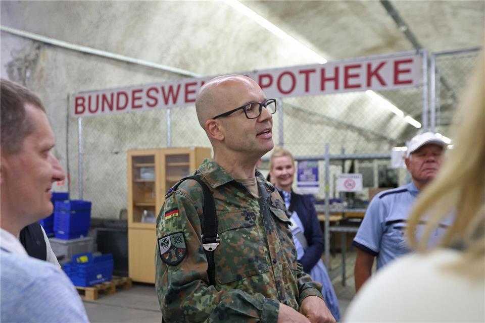 Hauptmann Dorn führt regelmäßig Menschen durch die kilometerlangen Gänge.Matthias Bein/dpa