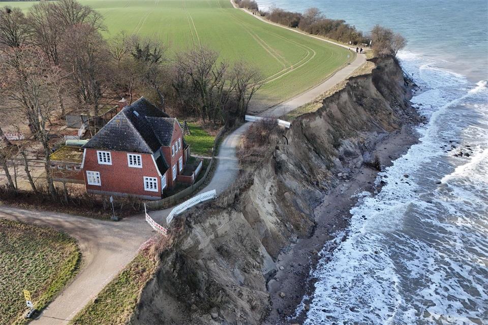 Haus Seeblick existiert nicht mehr - dafür kann nun der ursprüngliche Wanderweg wieder genutzt werden. (Archivbild)Marcus Brandt/dpa