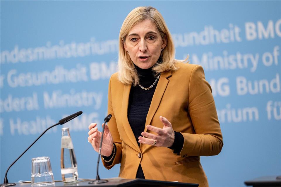 Hausarztpraxen sollen nach Plänen von Ministerin Warken eine wichtigere Rolle bekommen. (Archivbild)Fabian Sommer/dpa