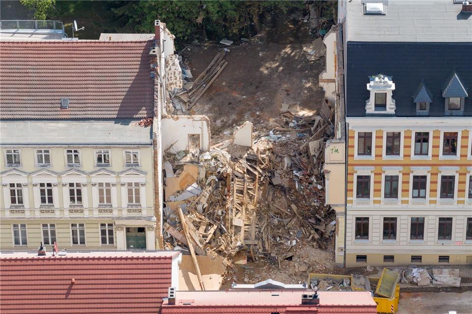 Hauseinsturz in Görlitz: Trümmerfeld eines Gründerzeithauses in Drohnenaufnahme.Sebastian Kahnert/dpa