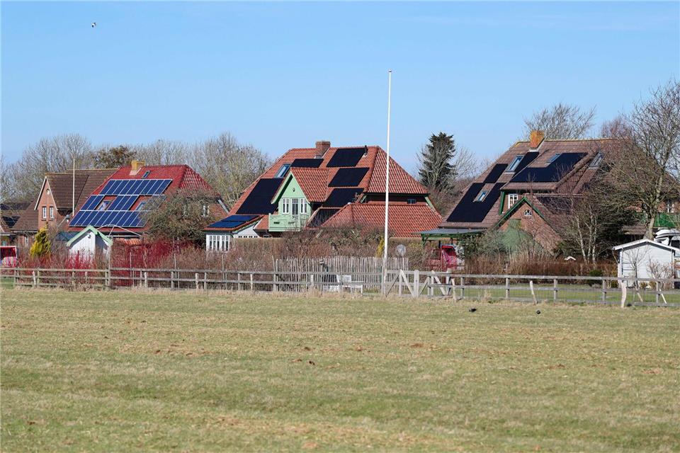 Haushalte mit PV-Anlagen sollen sich künftig stärker an der Netzfinanzierung beteiligen. (Symbolbild)Frank Molter/dpa