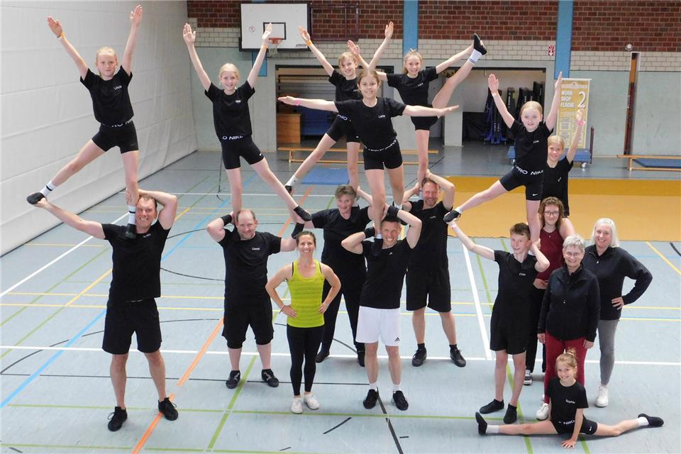 Hebefiguren, Würfe, akrobatische Einlagen: Bei dem Workshop der Fun Generation waren am Samstag rund 300 Tänzer in der Halle, um die eigenen tänzerischen Fähigkeiten weiter auszubilden.