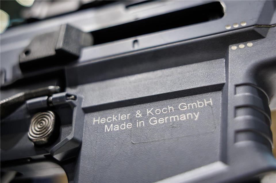 Heckler & Koch setzt bei der Produktion komplett auf sein Stammwerk im Norden des Schwarzwalds.Daniel Karmann/dpa