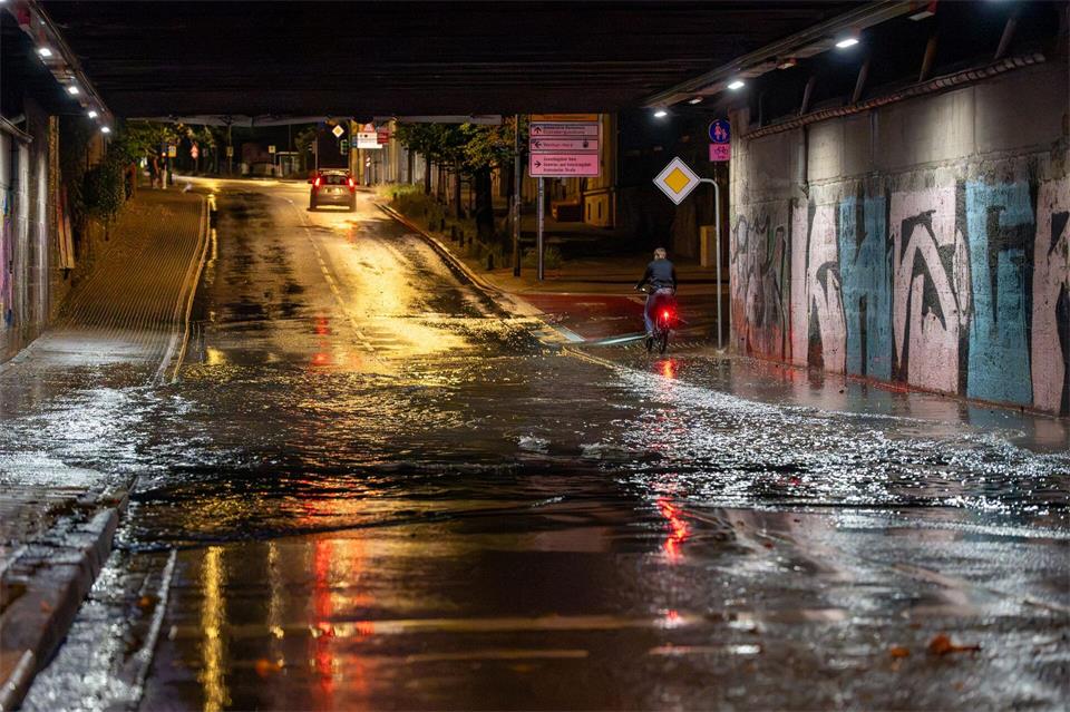 Heftige Unwetter wüten in der Nacht in Thüringen.Johannes Krey/dpa