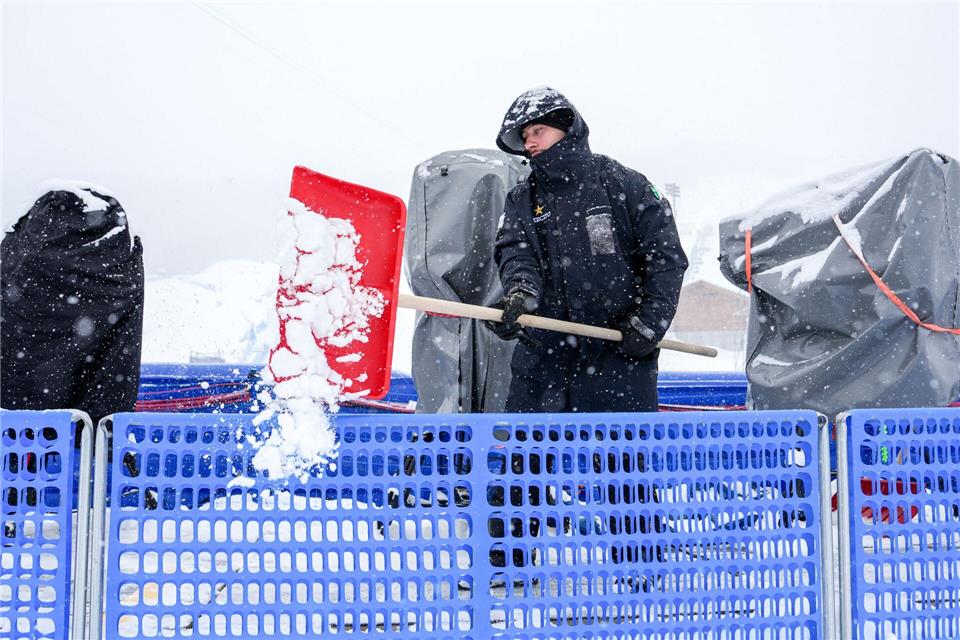 Heftiger Schneefall wirbelt bei den Winterspielen den Zeitplan in Livigno durcheinander.Julia Demaree Nikhinson/AP/dpa
