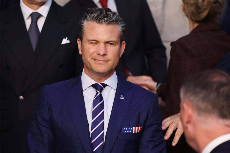 Hegseth hatte Probleme mit seinem Flug. Omar Havana/AP/dpa