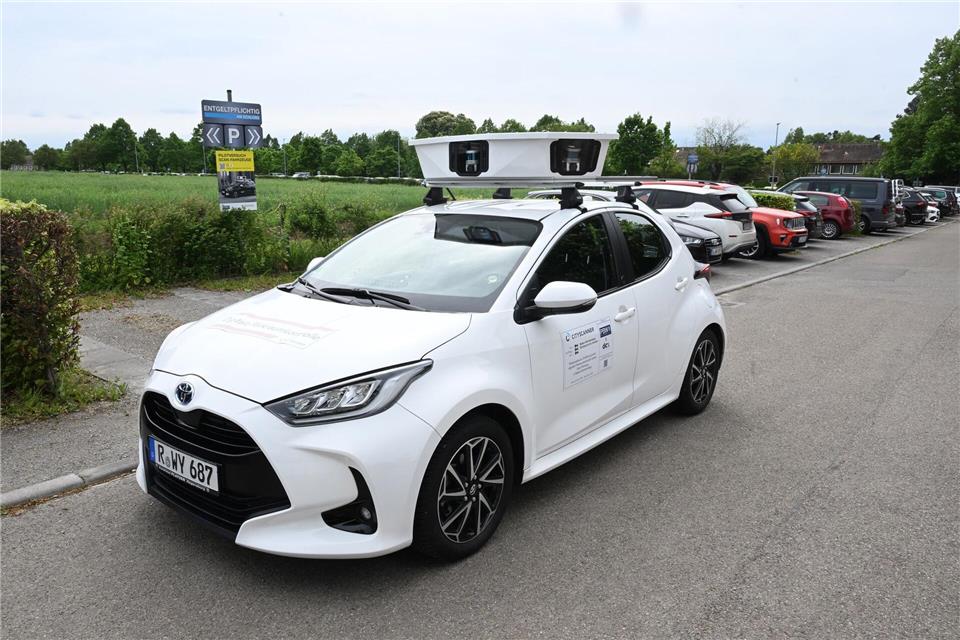 Heidelberg setzt als eine der ersten Kommune bundesweit auf ein Scan-Auto im Kampf gegen Parksünder - hier ein Scan-Fahrzeug bei einem Modellversuch auf dem Parkplatz der Universität Hohenheim bei Stuttgart. (Archivbild)Bernd Weißbrod/dpa